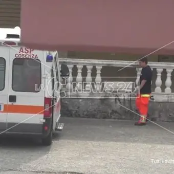 Ha problemi mentali e nessun ospedale lo vuole. Il sindaco: «Denuncio tutti»
