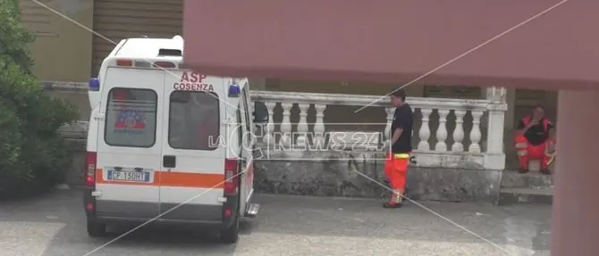 Ha problemi mentali e nessun ospedale lo vuole. Il sindaco: «Denuncio tutti»