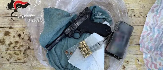 Pistola e munizioni nascoste in un casolare: un arresto nel Vibonese