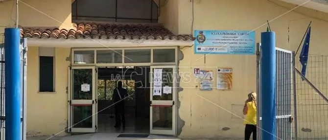 Fotografa la scheda elettorale dopo il voto: a Limbadi donna identificata dai carabinieri