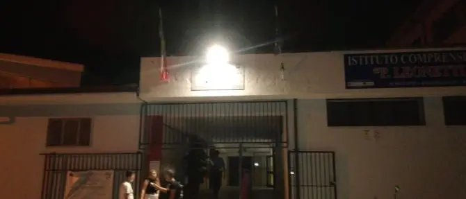 Corigliano Rossano, black out in un seggio e urne sospese: spuntano topi e scarafaggi