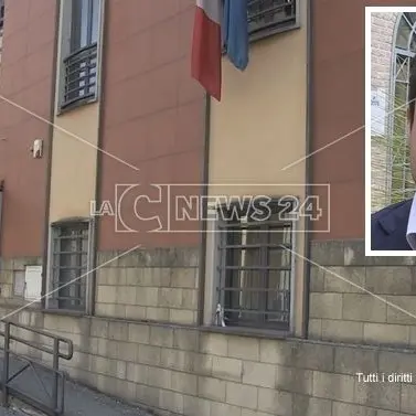 Cosenza, ufficio scolastico nel caos. Melicchio (M5S): «Il dirigente si dimetta»