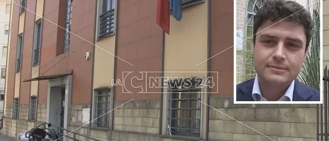 Cosenza, ufficio scolastico nel caos. Melicchio (M5S): «Il dirigente si dimetta»