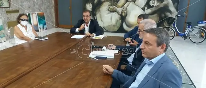 Cosenza, per l'apertura delle scuole comunali si valuta il rinvio