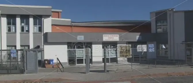 Scuole a Rende, anche il sindaco Manna firma l'ordinanza: le classi riaprono il 28 settembre