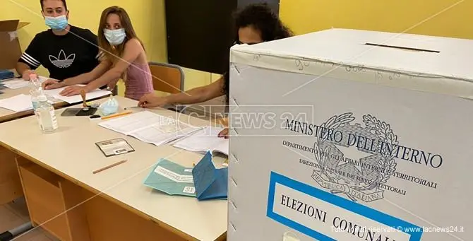 Elezioni comunali, Reggio Calabria e Crotone verso il ballottaggio: centrosinistra sulla corda