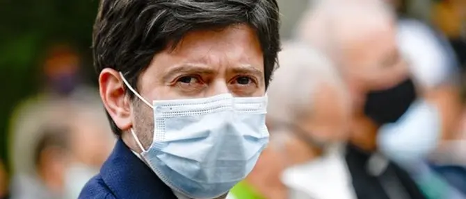 Coronavirus, test per chi arriva dalla Francia. Speranza: «Serve prudenza»