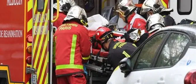 Attentato a Parigi nei pressi dell'ex redazione di Charlie Hebdo, 4 feriti