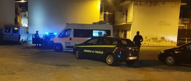 Gizzeria, minaccia di darsi fuoco davanti ai seggi: intervengono i militari