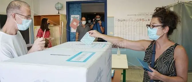 Elezioni Calabria, anche chi ha “vinto” ha poco da ridere: tutti i partiti in crisi