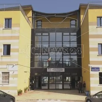 Studenti di Stefanaconi mandati via da scuola, il preside: «Indicazione giunta dall'Asp»