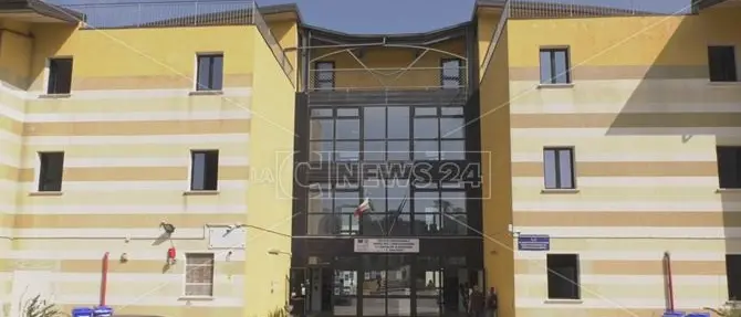 Studenti di Stefanaconi mandati via da scuola, il preside: «Indicazione giunta dall'Asp»