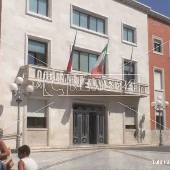 Crotone, allarme bomba: zaino con petardi trovato davanti al Comune