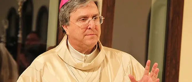 Rientro in classe, monsignor Savino scrive agli studenti: «La scuola vi apra le porte sulla verità»