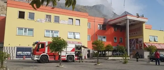 Zumpano, incendio nel cinema multisala: nessun ferito