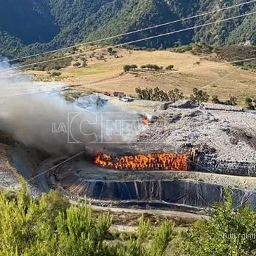 San Giovanni in Fiore, incendio nella discarica di Vetrano: in arrivo i mezzi aerei