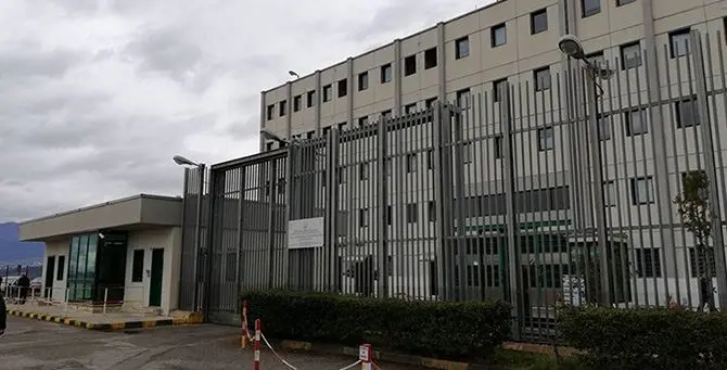 Carcere di Castrovillari, detenuto si toglie la vita in cella: la denuncia del Sappe