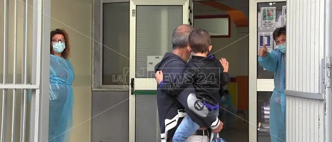 Scuola Catanzaro, rientrano in classe anche gli alunni di elementari e medie