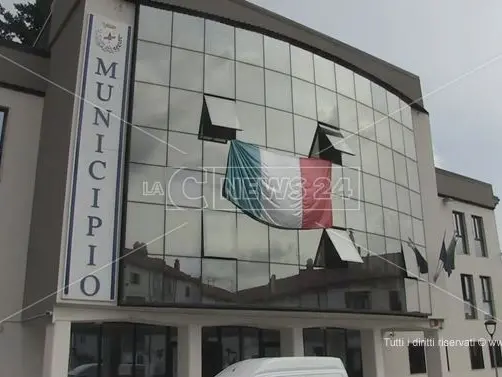 San Giovanni in Fiore, opposizione chiede chiarimenti sull’immobile F/2 riconducibile al sindaco Barile