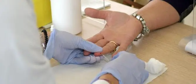 Coronavirus, nelle scuole test rapidi come in aeroporto