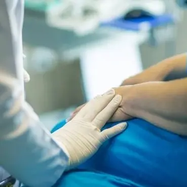 Malata di cancro e in cura fuori regione, il suo medico: «Che senso ha non operarla qui?»