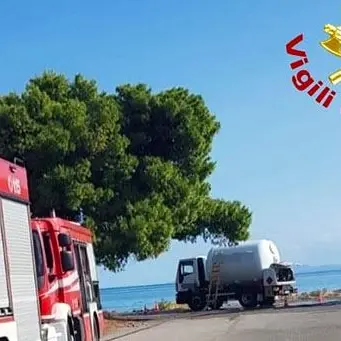 Trebisacce, autocisterna piena di gas urta un ponte: esplosione scongiurata