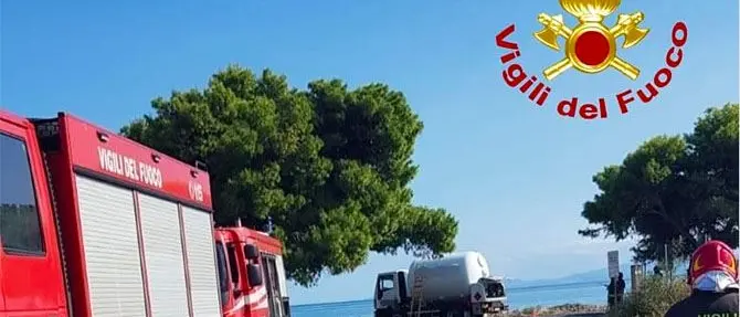 Trebisacce, autocisterna piena di gas urta un ponte: esplosione scongiurata