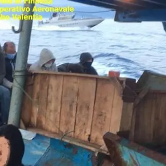 Traffico di migranti: la Gdf ferma 8 presunti scafisti tra Crotone e Reggio Calabria
