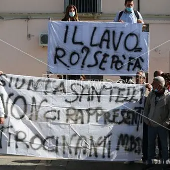 Precariato, a Castrovillari in piazza i tirocinanti chiedono la stabilizzazione
