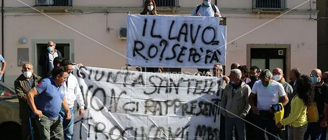 Precariato, a Castrovillari in piazza i tirocinanti chiedono la stabilizzazione