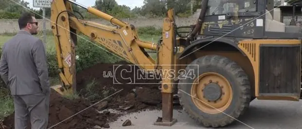 Gioia Tauro, fogne all’ex borsino: il Comune interviene dopo il servizio di LaC