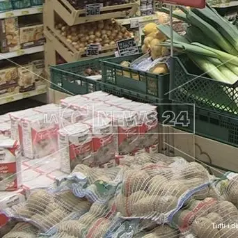 Cosenza, buoni per le famiglie disagiate spendibili solo in un negozio