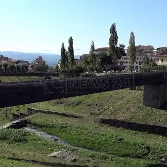 Lamezia, metà del parco fluviale in rovina per colpa di due ponti abbandonati