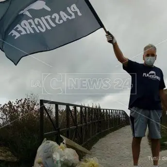 Vibo Valentia, amministratori e volontari insieme contro la plastica