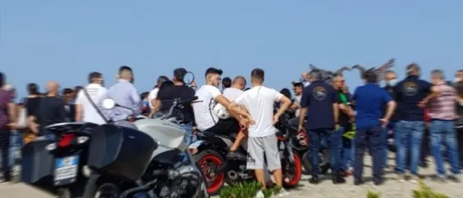 Coronavirus nella Sibaritide, l’allarme dell’Asp: «Abbracci, feste e troppa disinvoltura»