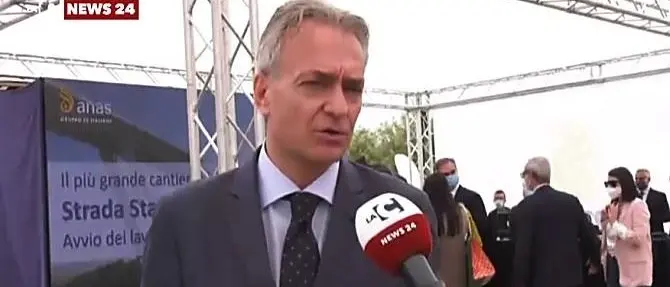 Corigliano Rossano, protesta sospesa: gli operai scendono dal tetto della centrale