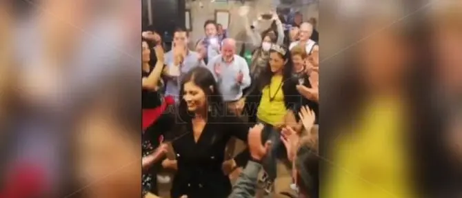 Santelli calpesta le norme antiCovid: folle festa con il sindaco di San Giovanni in Fiore - VIDEO