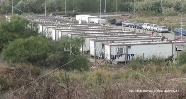 Coronavirus: Rosarno, migrante in quarantena nel campo container abusivo