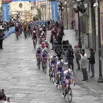 Ciclismo, festa grande a Catanzaro per il passaggio del Giro d’Italia