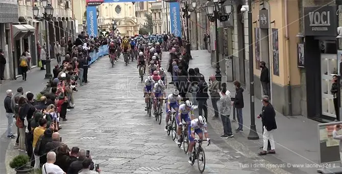 Ciclismo, festa grande a Catanzaro per il passaggio del Giro d’Italia