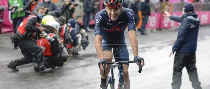 Giro d'Italia, a Camigliatello Silano vince in solitaria Filippo Ganna