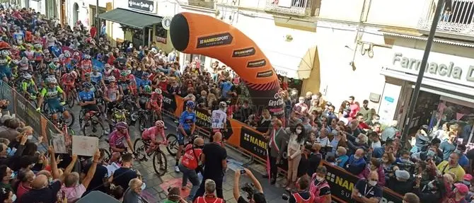Giro d'Italia in Calabria, la partenza da Castrovillari in diretta sui nostri social