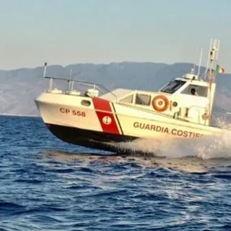Migranti al largo delle coste calabresi, lanciato l’sos