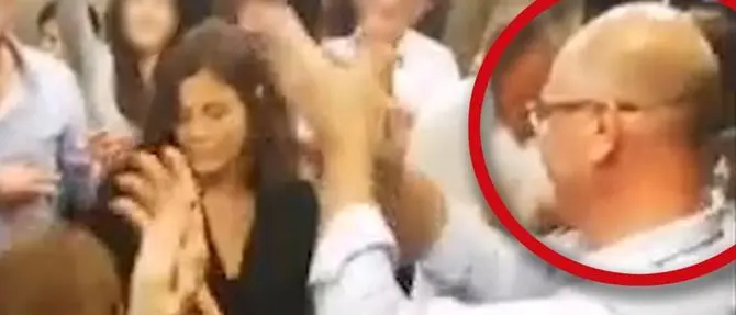 Tarantella Santelli, il M5s: «Un imputato di Stige alla festa, suicidio politico»