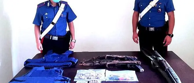 Arsenale rinvenuto nel Reggino: l'Arma arresta due persone. Video