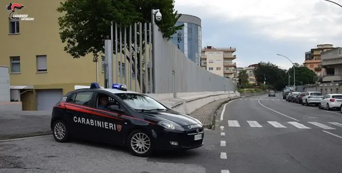 Sorpresi a rubare in un cantiere, tre arresti nel campo rom di Scordovillo