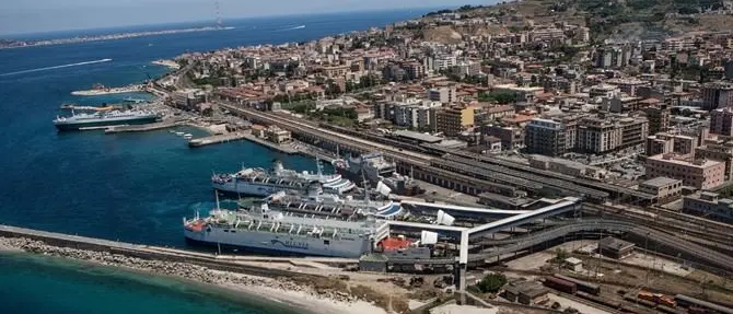 I porti di Reggio e Villa restano in… Sicilia: bocciato il ricorso della Regione Calabria