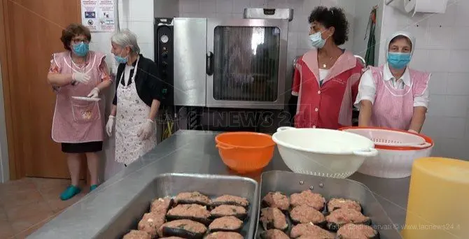 Lamezia, la mensa della Caritas riapre le porte ma con rigide regole anti-Covid