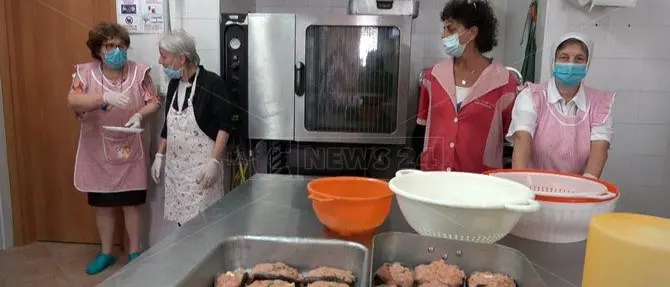 Lamezia, la mensa della Caritas riapre le porte ma con rigide regole anti-Covid
