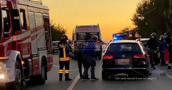Tragico incidente sulla statale 106 a Botricello, ciclista muore sul colpo